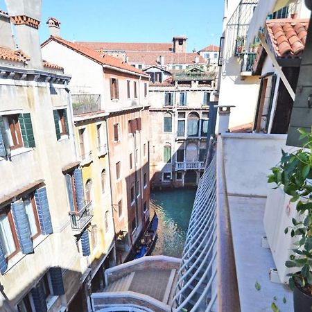 Ai Bareteri Luxury Canal View Venice Exterior photo