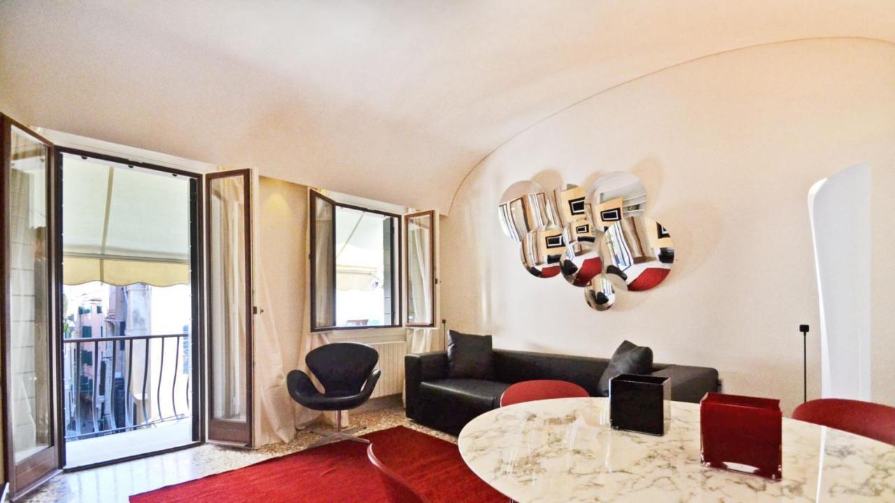 Ai Bareteri Luxury Canal View Venice Exterior photo