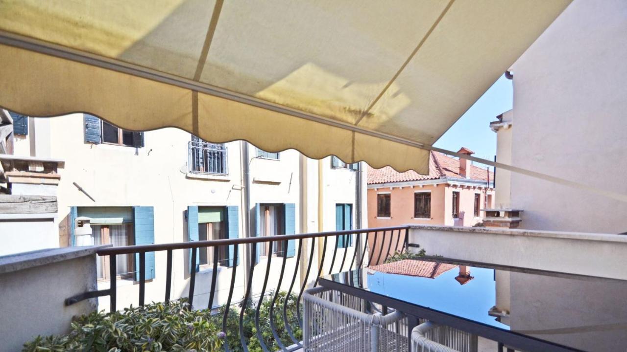 Ai Bareteri Luxury Canal View Venice Exterior photo