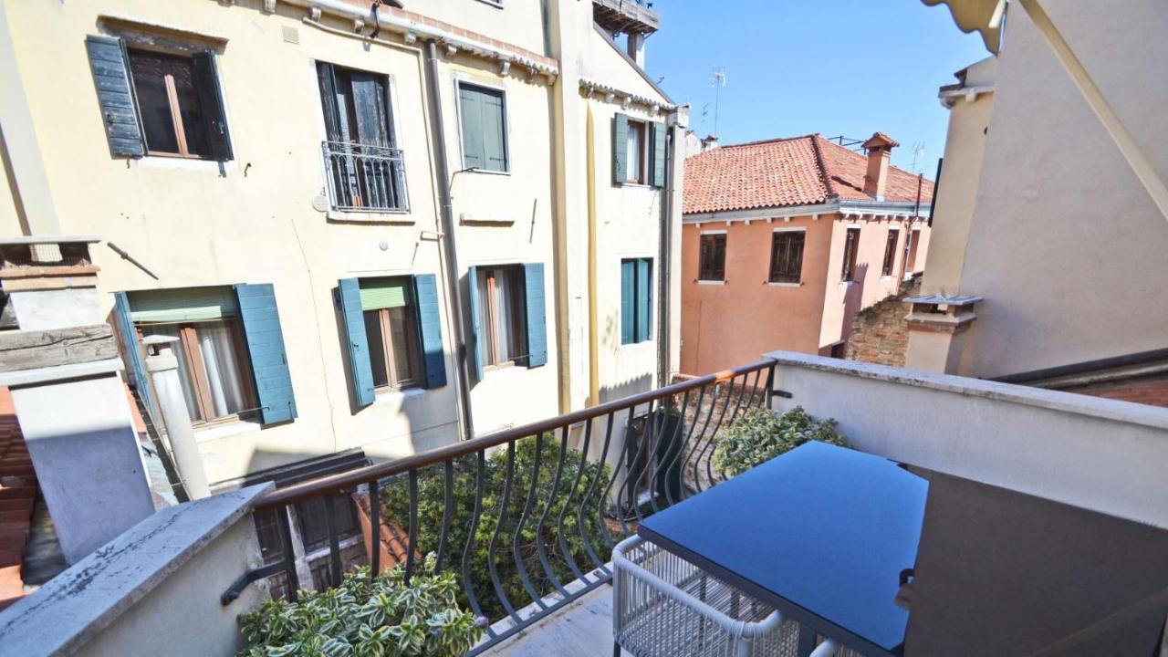 Ai Bareteri Luxury Canal View Venice Exterior photo
